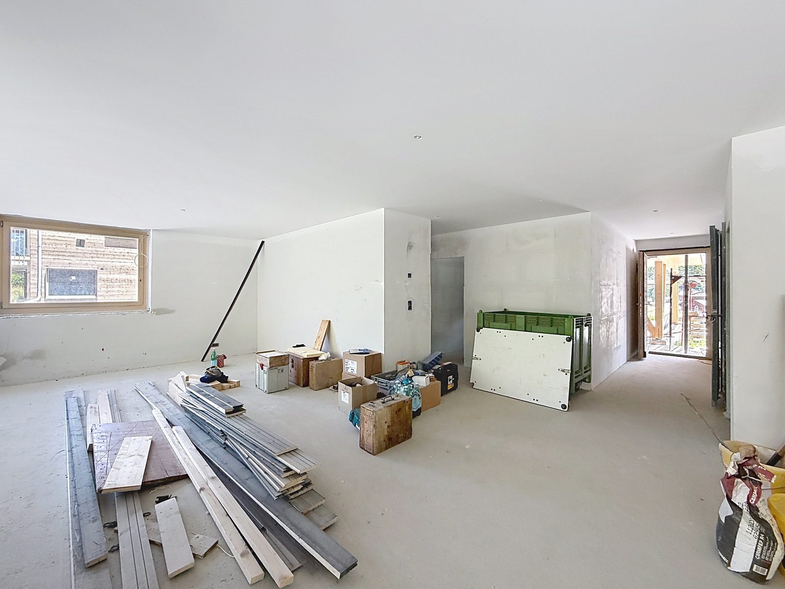 Pièce de l'appartement en construction